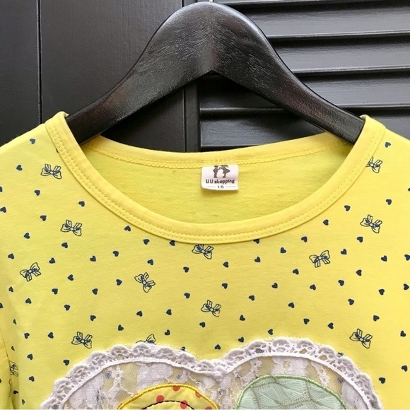 Lili Shopping, Cute Girly Top w/ Candy, Hearts & Bows, See my Measurements - Picture 4 of 12